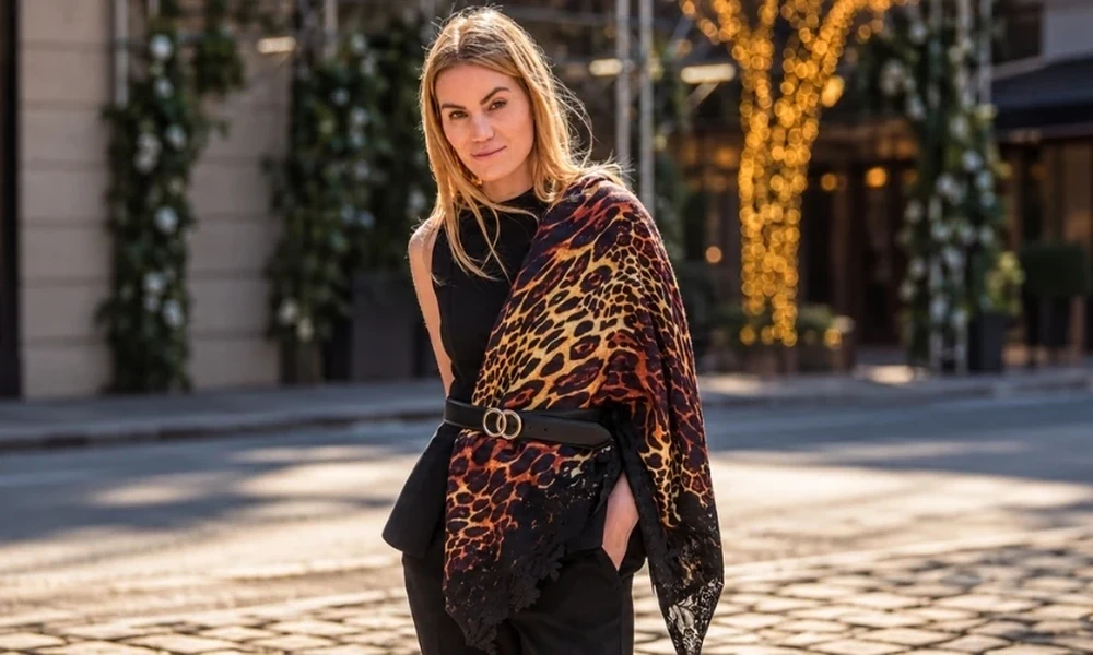 Create Elegant Layering Combinations Using Wool and Cashmere Scarves